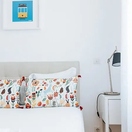 - Martim Moniz And Garage 아파트 *