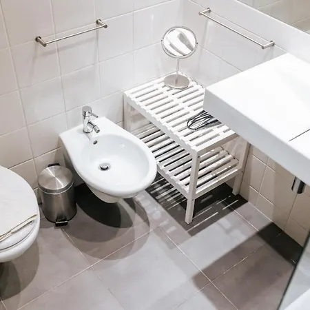 - Martim Moniz And Garage * Lissabon